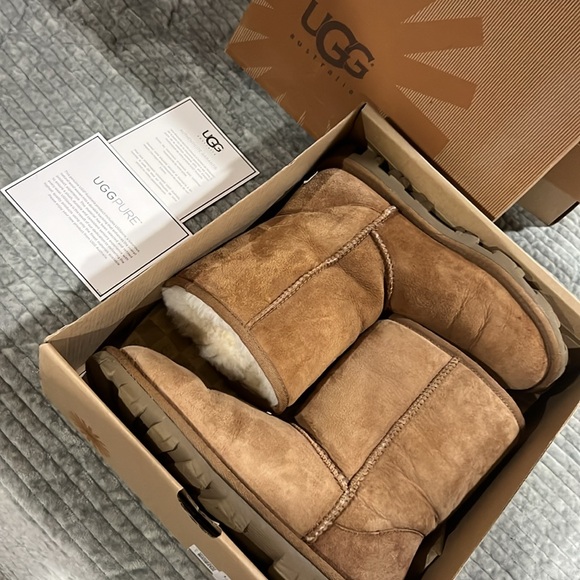 UGG Boot Short Chestnut size 7 - Picture 3 of 3